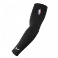 pol_pl_Rekaw-koszykarski-na-lokiec-Nike-Arm-Shooter-Sleeve-NBA-N1002041010-34027_1.jpg